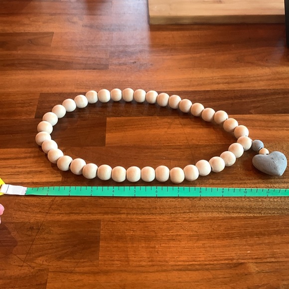 Wooden bead home decor with heart - Picture 3 of 4